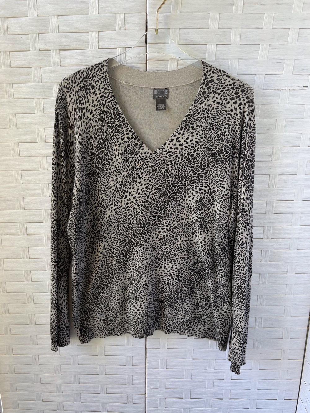 Additions by Chico’s XL Animal Print Lightweight V Neck Sweater Long Sleeve Soft